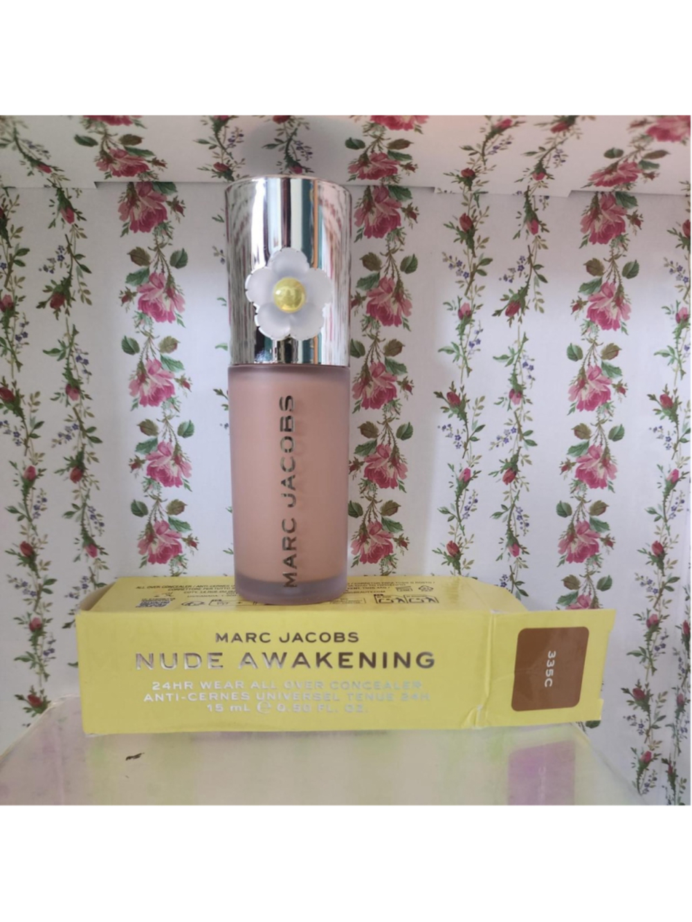 Marc Jacobs Nude Awakening Concealer in shade 335C
#marcjacobs #concealer